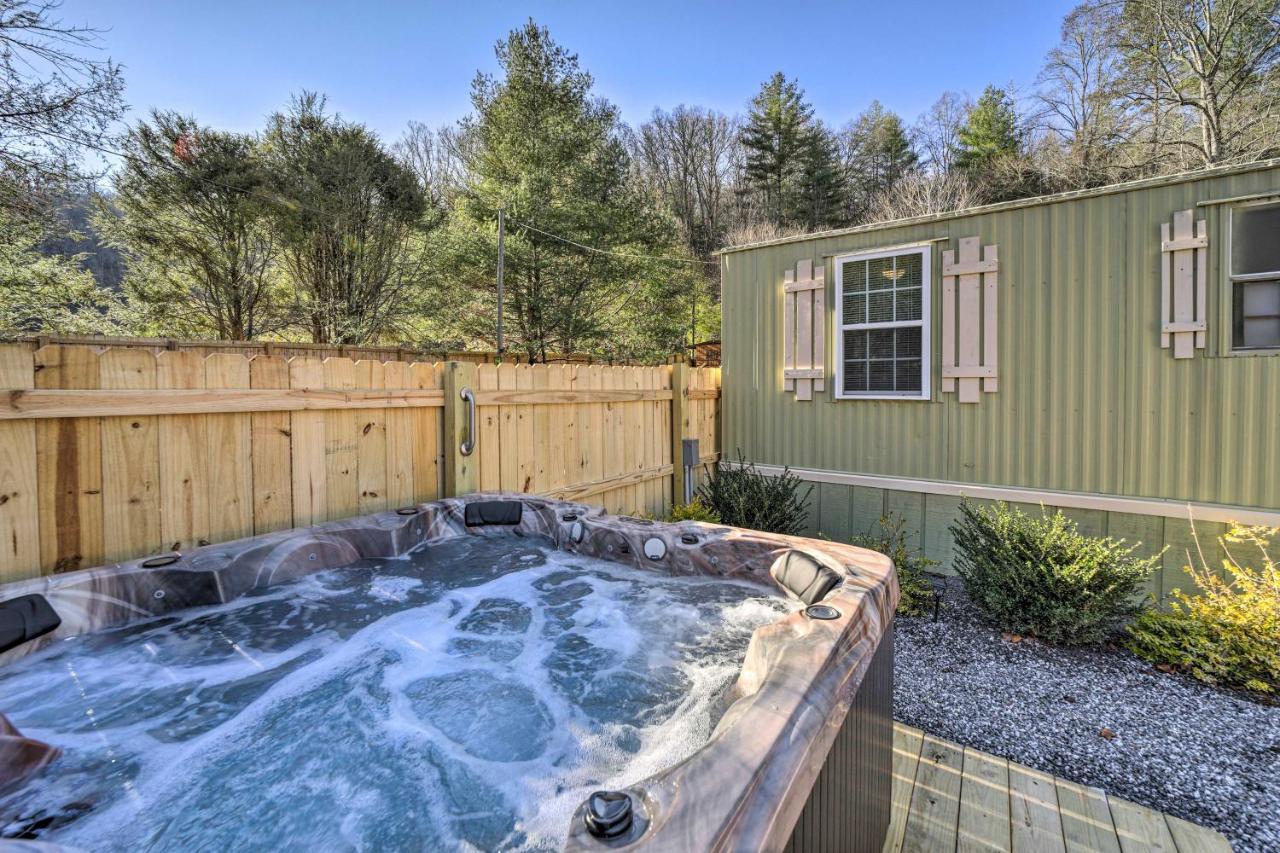 Smoky Mountain Vacation Rental With Hot Tub And Kayaks Whittier Eksteriør billede