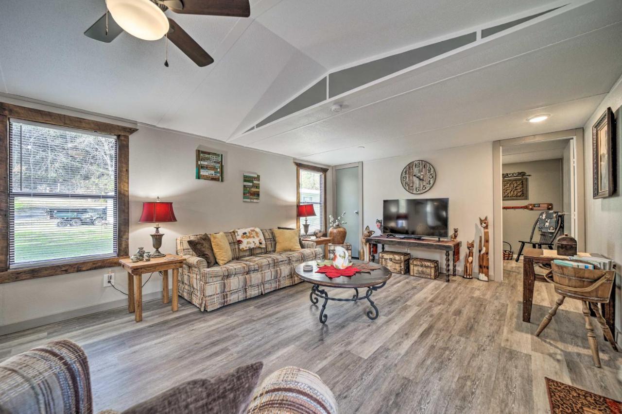 Smoky Mountain Vacation Rental With Hot Tub And Kayaks Whittier Eksteriør billede