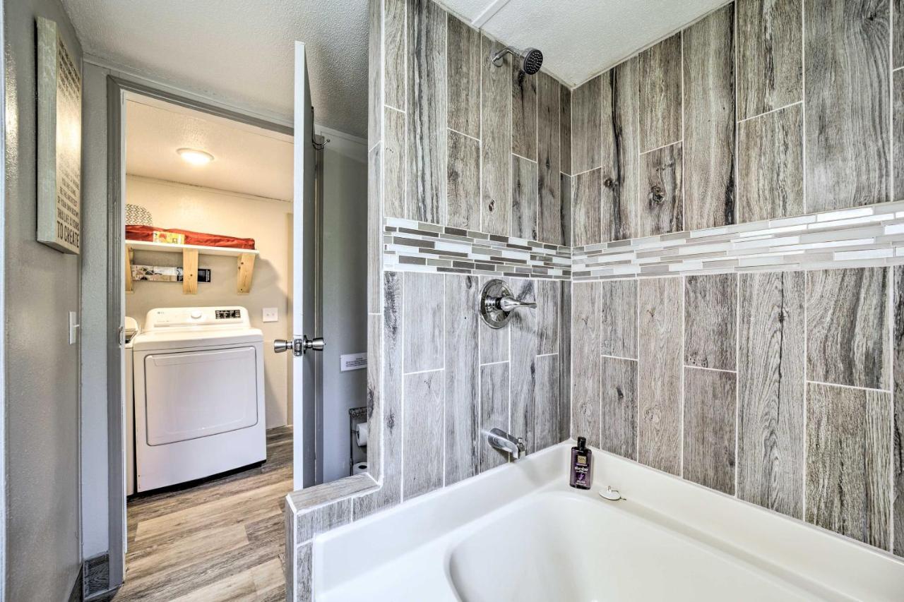 Smoky Mountain Vacation Rental With Hot Tub And Kayaks Whittier Eksteriør billede