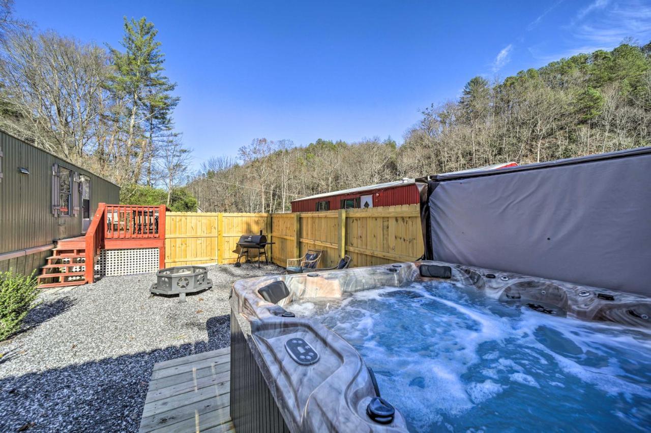 Smoky Mountain Vacation Rental With Hot Tub And Kayaks Whittier Eksteriør billede